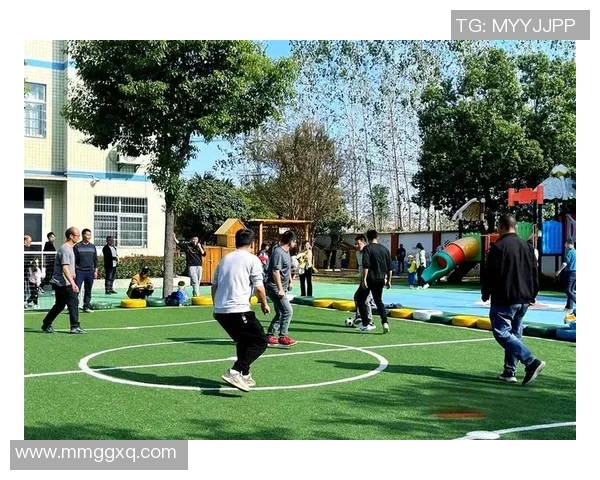 爸妈踢足球的快乐时光：家庭团聚与亲子互动的新方式